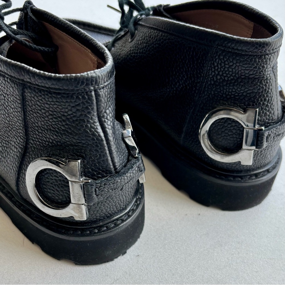 ​Ferragamo Men’s Black Gancini Leather Chukka Boots Like New Size 6